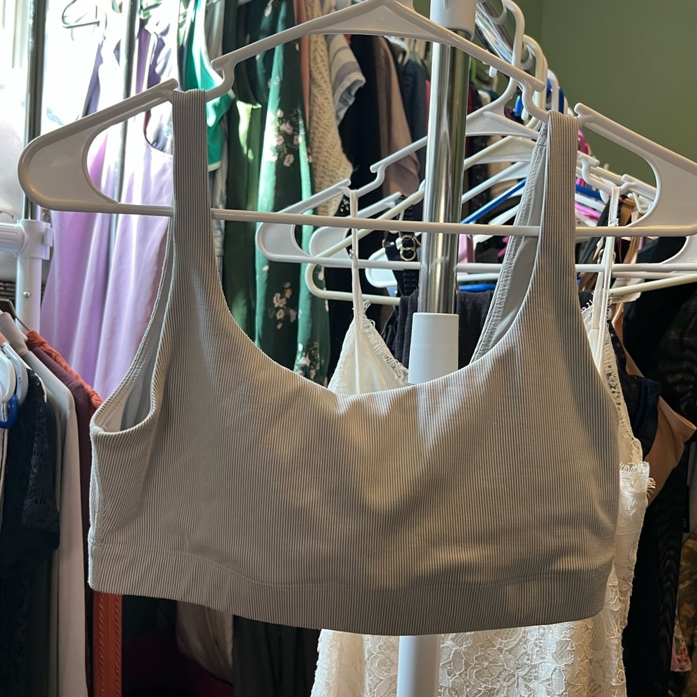 Vuori Ribbed Gray Sports Bra